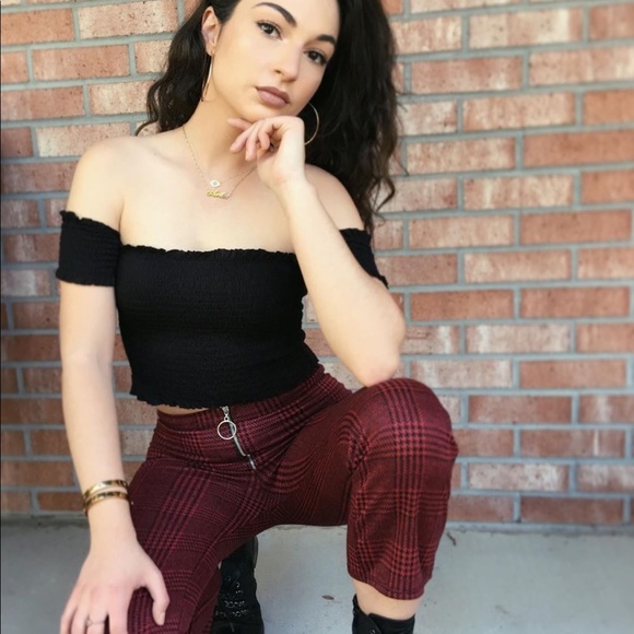 RED OFF-THE- SHOULDER SMOCKED TOP - Picture 8 of 8